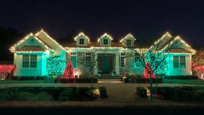 Christmas Lights Hanging in Roswell, GA
