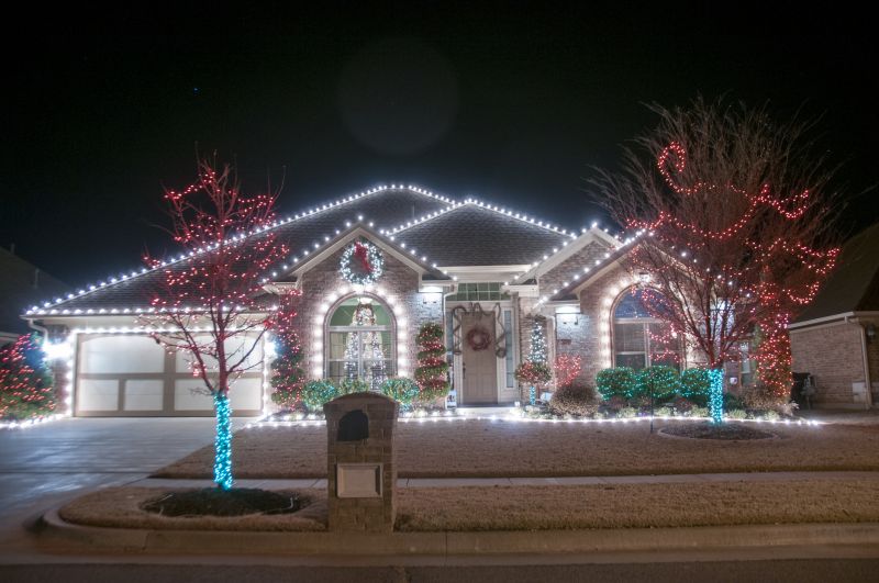 Outdoor Holiday Lights Installation